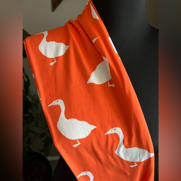 Goose leggings- vibrant orange - size: Medium - Picture 10 of 11